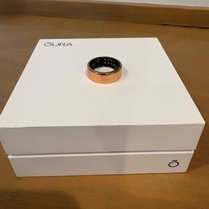 Brand new, never worn Oura Heritage Gold Ring
